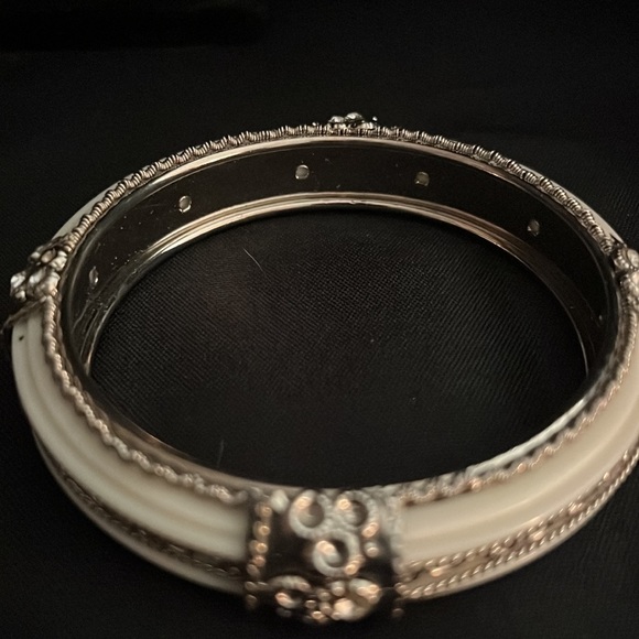 5 stackable Bangle Bracelets - Picture 3 of 6